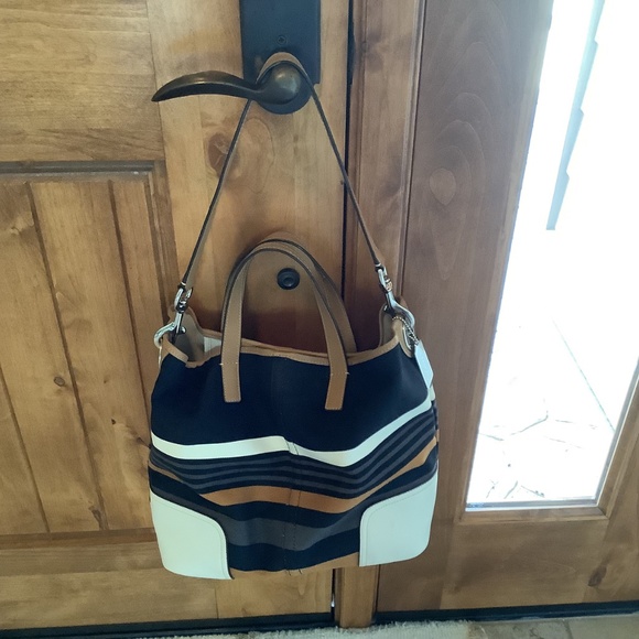 Unique Coach Handbag - Picture 2 of 7